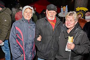 Zpívání u vánočního stromu, Dolní Třebonín 20. prosince 2025, foto: Jan Švec