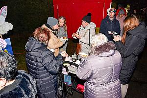 Zpívání u vánočního stromu, Dolní Třebonín 20. prosince 2025, foto: Jan Švec