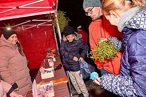 Zpívání u vánočního stromu, Dolní Třebonín 20. prosince 2025, foto: Jan Švec