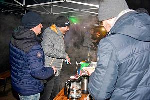 Zpívání u vánočního stromu, Dolní Třebonín 20. prosince 2025, foto: Jan Švec