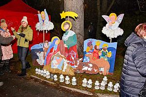 Zpívání u vánočního stromu, Dolní Třebonín 20. prosince 2025, foto: Jan Švec