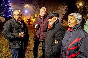 Zpívání u vánočního stromu, Dolní Třebonín 20. prosince 2025, foto: Lubor Mrázek