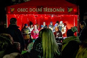 Zpívání u vánočního stromu, Dolní Třebonín 20. prosince 2025, foto: Lubor Mrázek