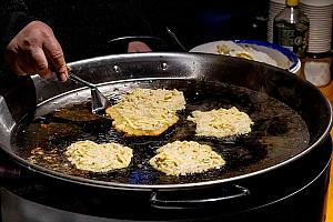 Zpívání u vánočního stromu, Dolní Třebonín 20. prosince 2025, foto: Lubor Mrázek