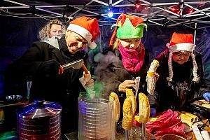 Zpívání u vánočního stromu, Dolní Třebonín 20. prosince 2025, foto: Lubor Mrázek