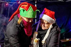 Zpívání u vánočního stromu, Dolní Třebonín 20. prosince 2025, foto: Lubor Mrázek