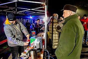 Zpívání u vánočního stromu, Dolní Třebonín 20. prosince 2025, foto: Lubor Mrázek