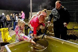 Zpívání u vánočního stromu, Dolní Třebonín 20. prosince 2025, foto: Lubor Mrázek