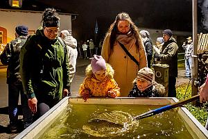 Zpívání u vánočního stromu, Dolní Třebonín 20. prosince 2025, foto: Lubor Mrázek