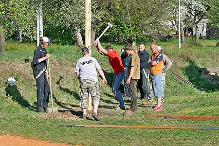 Pálení čarodějnic v obci Dolní Třebonín, 30.4.2007, foto: Lubor Mrázek