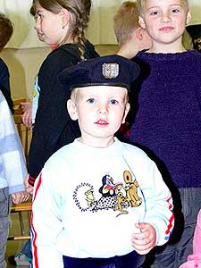 Zástupci Policie ČR předvedli ukázky své činnosti v ZŠ a MŠ Dolní Třebonín, 22. listopadu 2007, Foto: Jan Švec