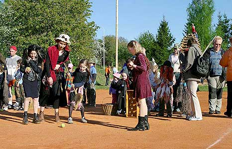 Pálení čarodějnic v obci Dolní Třebonín, 30.4.2007, foto: Lubor Mrázek