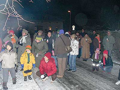 Zpívání u Vánočního stromu v Dolním Třeboníně 20.12.2009