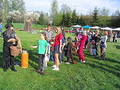 Pálení čarodějnic, Dolní Třebonín 30.4.2004