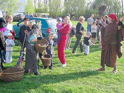 Pálení čarodějnic, Dolní Třebonín 30.4.2004