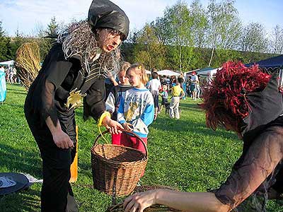 Pálení čarodějnic, Dolní Třebonín 30.4.2004