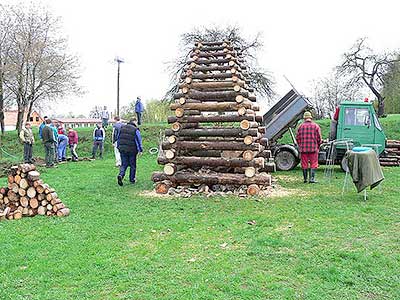 Pálení čarodějnic, Dolní Třebonín 30.4.2006