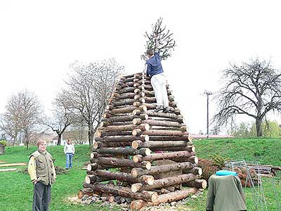 Pálení čarodějnic, Dolní Třebonín 30.4.2006