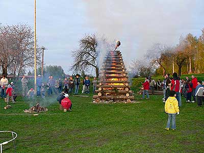 Pálení čarodějnic, Dolní Třebonín 30.4.2006