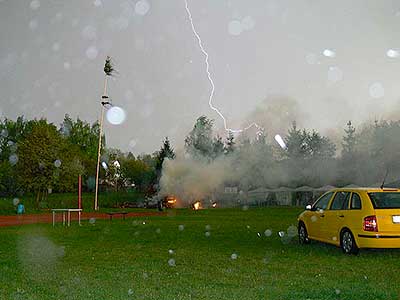 Pálení čarodějnic, Dolní Třebonín 30.4.2009