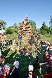 Pálení čarodějnic v obci Dolní Třebonín, 30.4.2007, foto: Lubor Mrázek