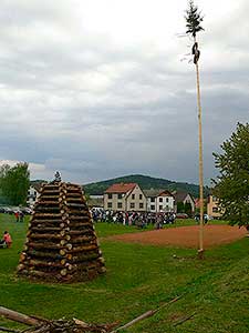 Pálení čarodějnic, Dolní Třebonín 30.4.2011