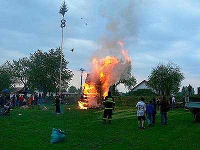 Pálení čarodějnic, Dolní Třebonín 30.4.2011