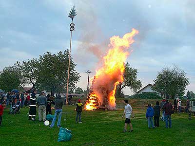 Pálení čarodějnic, Dolní Třebonín 30.4.2011