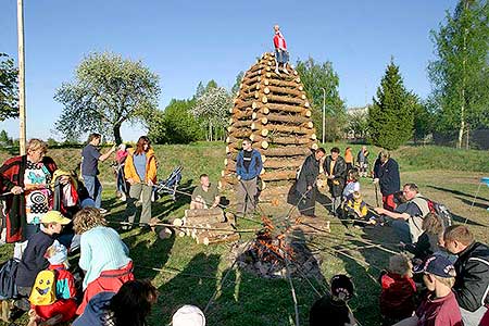 Pálení čarodějnic v obci Dolní Třebonín, 30.4.2007, foto: Lubor Mrázek