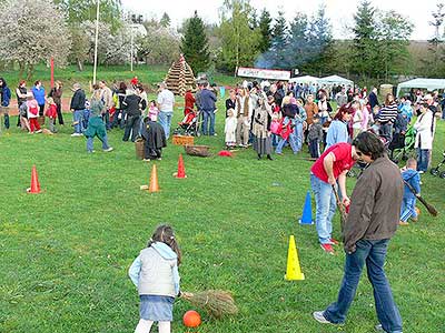 Pálení čarodějnic v obci Dolní Třebonín, 30.4.2008, foto: Jan Švec