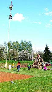 Pálení čarodějnic v obci Dolní Třebonín, 30.4.2008, foto: Jan Švec