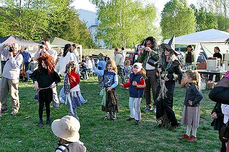 Pálení čarodějnic v obci Dolní Třebonín, 30.4.2007, foto: Lubor Mrázek
