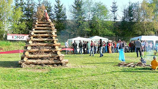 Pálení čarodějnic v obci Dolní Třebonín, 30.4.2008, foto: Jan Švec