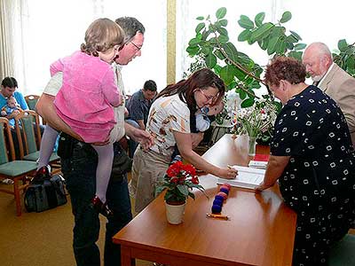 Vítání občánků v obci Dolní Třebonín, 17.5.2008, foto: Jan Švec