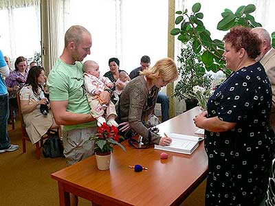 Vítání občánků v obci Dolní Třebonín, 17.5.2008, foto: Jan Švec