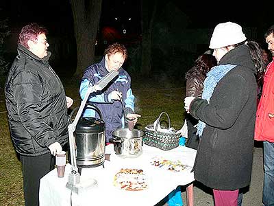 Zpívání u Vánočního stromu 18.12.2011, foto: Jan Švec