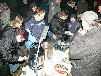 Zpívání u Vánočního stromu 18.12.2011, foto: Jan Švec