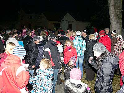 Zpívání u Vánočního stromu 18.12.2011, foto: Jan Švec