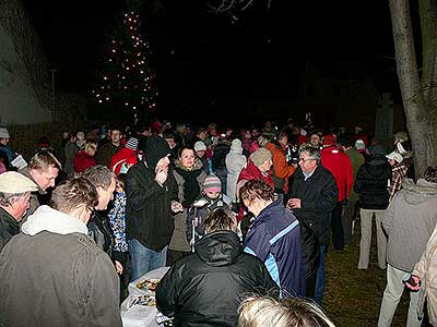 Zpívání u Vánočního stromu 18.12.2011, foto: Jan Švec