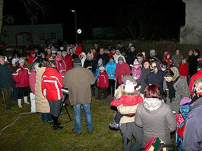 Zpívání u Vánočního stromu 18.12.2011, foto: Jan Švec