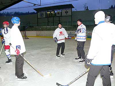 BITVA O TŘEBONÍN - hokejové utkání roku  5.2.2012 - "starý" versus "nový" Třebonín, foto: Jan Švec