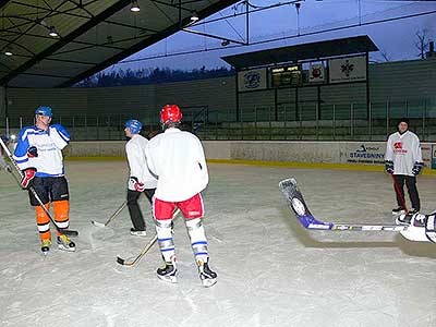 BITVA O TŘEBONÍN - hokejové utkání roku  5.2.2012 - "starý" versus "nový" Třebonín, foto: Jan Švec