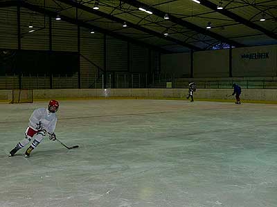 BITVA O TŘEBONÍN - hokejové utkání roku  5.2.2012 - "starý" versus "nový" Třebonín, foto: Jan Švec