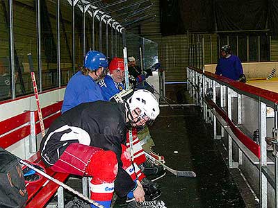 BITVA O TŘEBONÍN - hokejové utkání roku  5.2.2012 - "starý" versus "nový" Třebonín, foto: Jan Švec