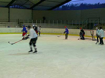 BITVA O TŘEBONÍN - hokejové utkání roku  5.2.2012 - "starý" versus "nový" Třebonín, foto: Jan Švec