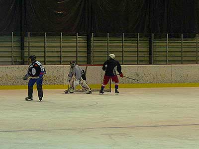 BITVA O TŘEBONÍN - hokejové utkání roku  5.2.2012 - "starý" versus "nový" Třebonín, foto: Jan Švec