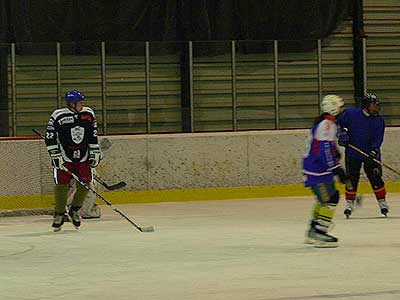 BITVA O TŘEBONÍN - hokejové utkání roku  5.2.2012 - "starý" versus "nový" Třebonín, foto: Jan Švec