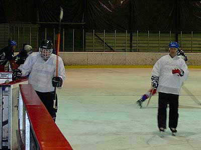 BITVA O TŘEBONÍN - hokejové utkání roku  5.2.2012 - "starý" versus "nový" Třebonín, foto: Jan Švec