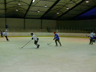 BITVA O TŘEBONÍN - hokejové utkání roku  5.2.2012 - "starý" versus "nový" Třebonín, foto: Jan Švec