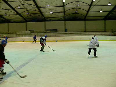 BITVA O TŘEBONÍN - hokejové utkání roku  5.2.2012 - "starý" versus "nový" Třebonín, foto: Jan Švec